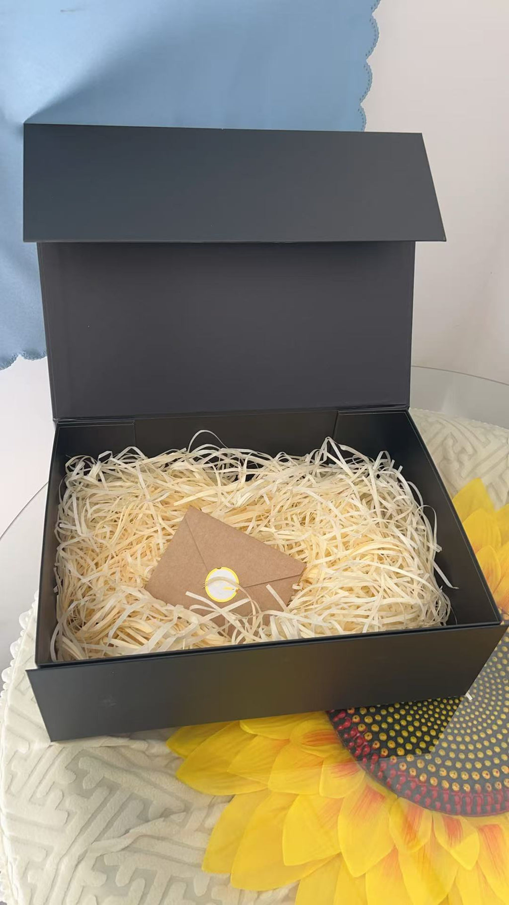 Gift Box with magnetic closing