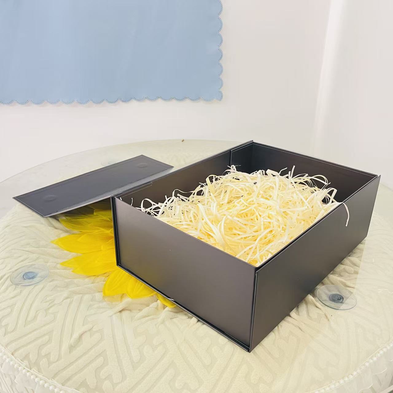 Gift Box with magnetic closing